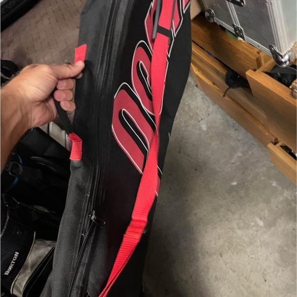 Multi Tennis racquet bag by Penn 
Can hold 3 tennis rackets - Picture 3 of 6